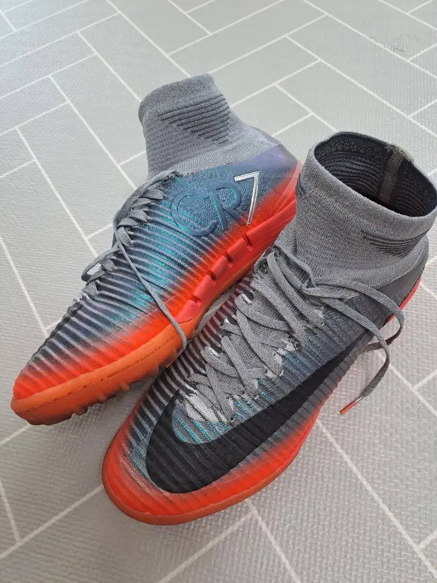 ナイキ マーキュリアル スーパーフライ 10 エリート x エアマックス 95